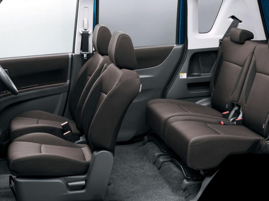  Mitsubishi Delica D:2 2011 года  (фото 2 из 5)